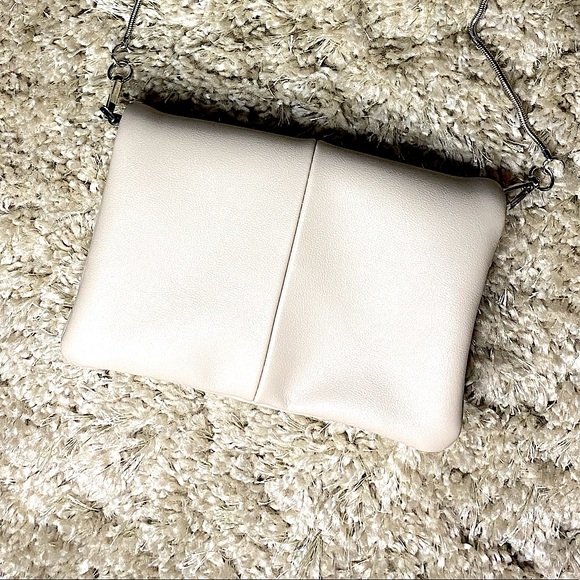 Purse and sandals, perfect for spring and summer. - Picture 4 of 6